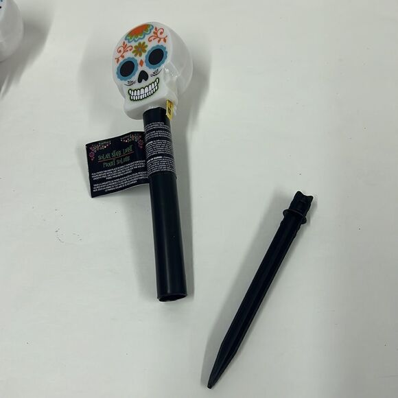 New Solar Stake Light Candy Sugar Skull Dead of the dead - Picture 4 of 5